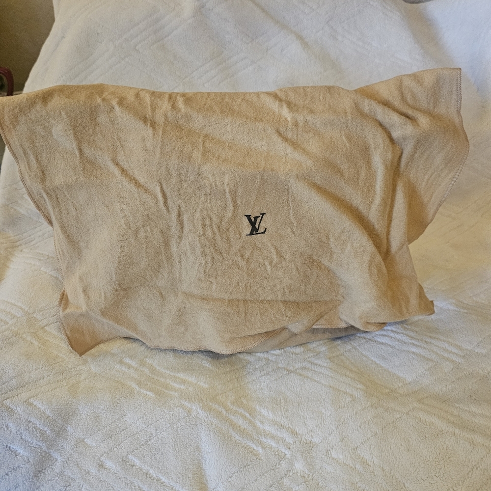 Louis Vuitton Classic Monogram Tote - Picture 14 of 16
